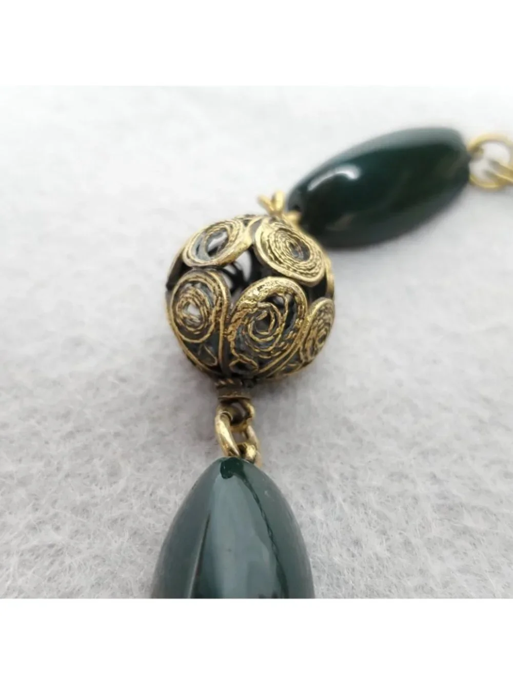 Vintage Station Necklace Green Blood Stone Gold Tone Wire Filigree Beads 19